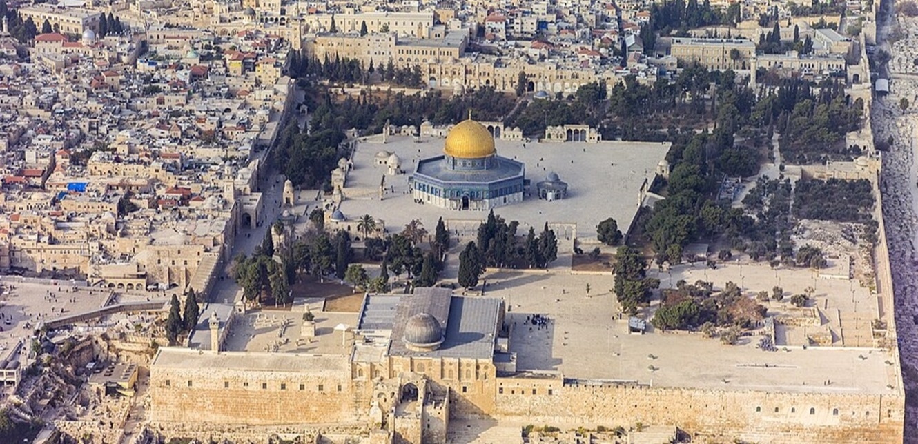 قبيل استقالته.. وزير إسرائيلي يطالب بـ"مصادرة" عقارات فلسطينية
