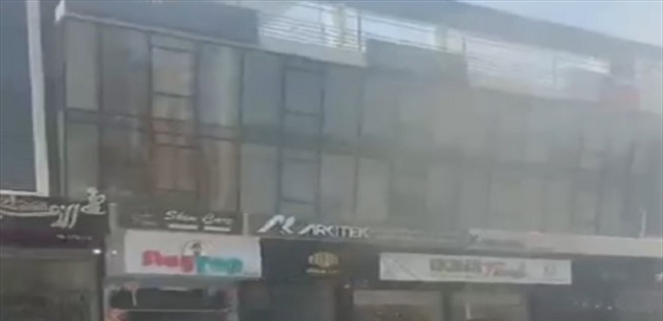 طال مطعماً... حريق داخل أحد المباني في منطقة الضم والفرز