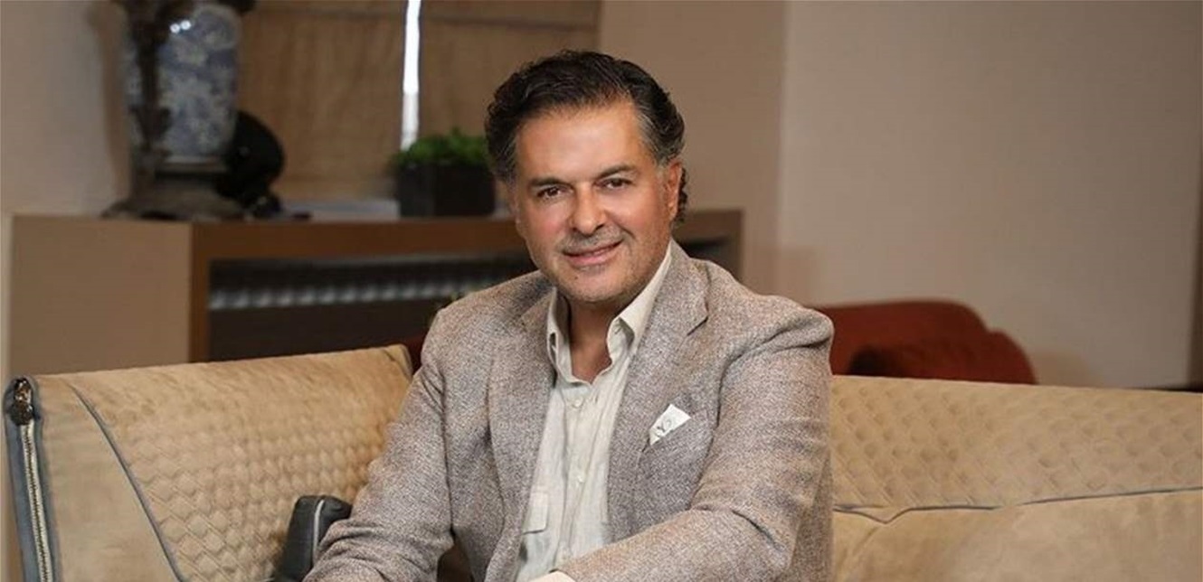 "جنّت العالم وينها مرتو؟".. فيديو مثير للجدل ينتشر لراغب علامة مع معجبة هكذا قبّلته (فيديو)