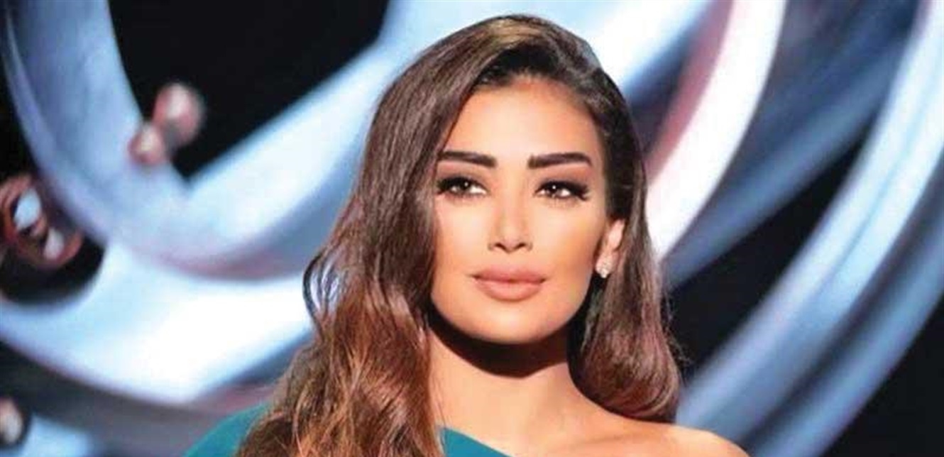 بفستان ساحر.. هكذا أطلت جيسيكا عازار وأبهرت المتابعين