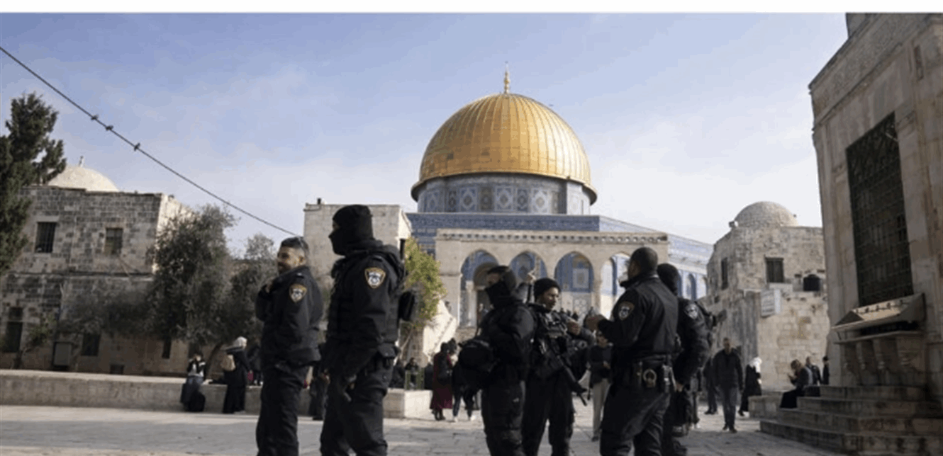 مستوطنون يقتحمون المسجد الأقصى تحت حماية قوات الاحتلال