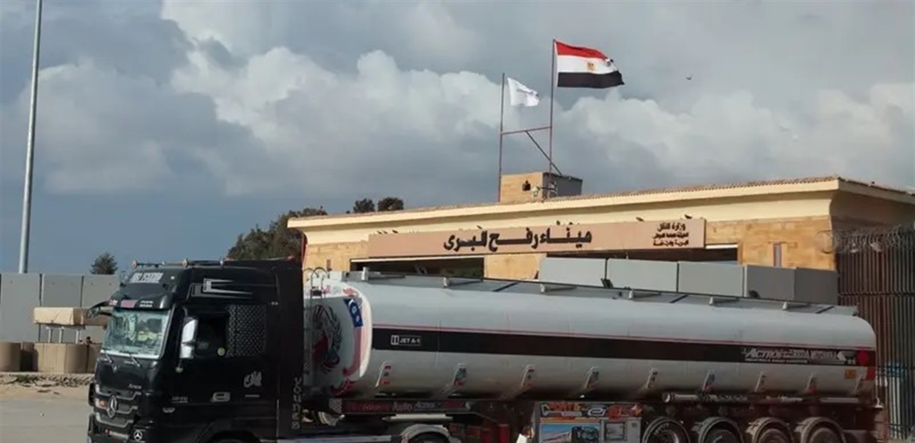 شاحنتا وقود تدخلان غزة لأول مرة منذ 5 أشهر.. والكارثة مستمرة!