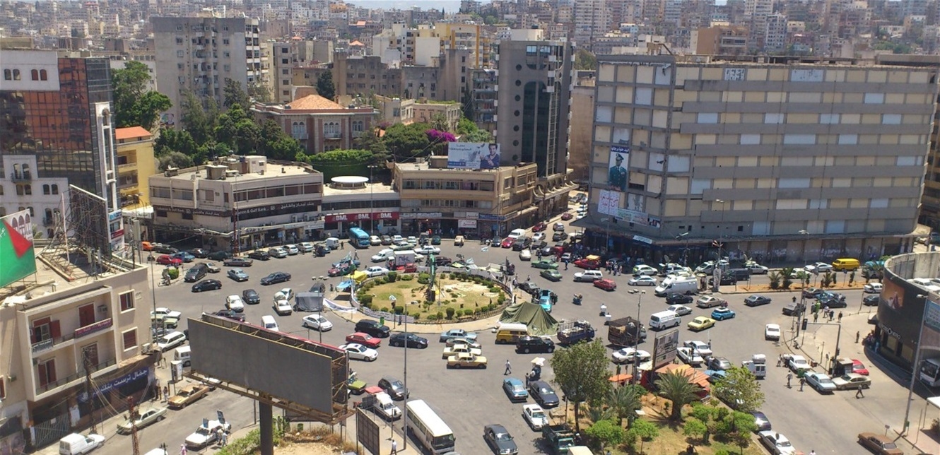 عراك وتضارب بالأيدي.. هذا ما حصل بمقهى في طرابلس