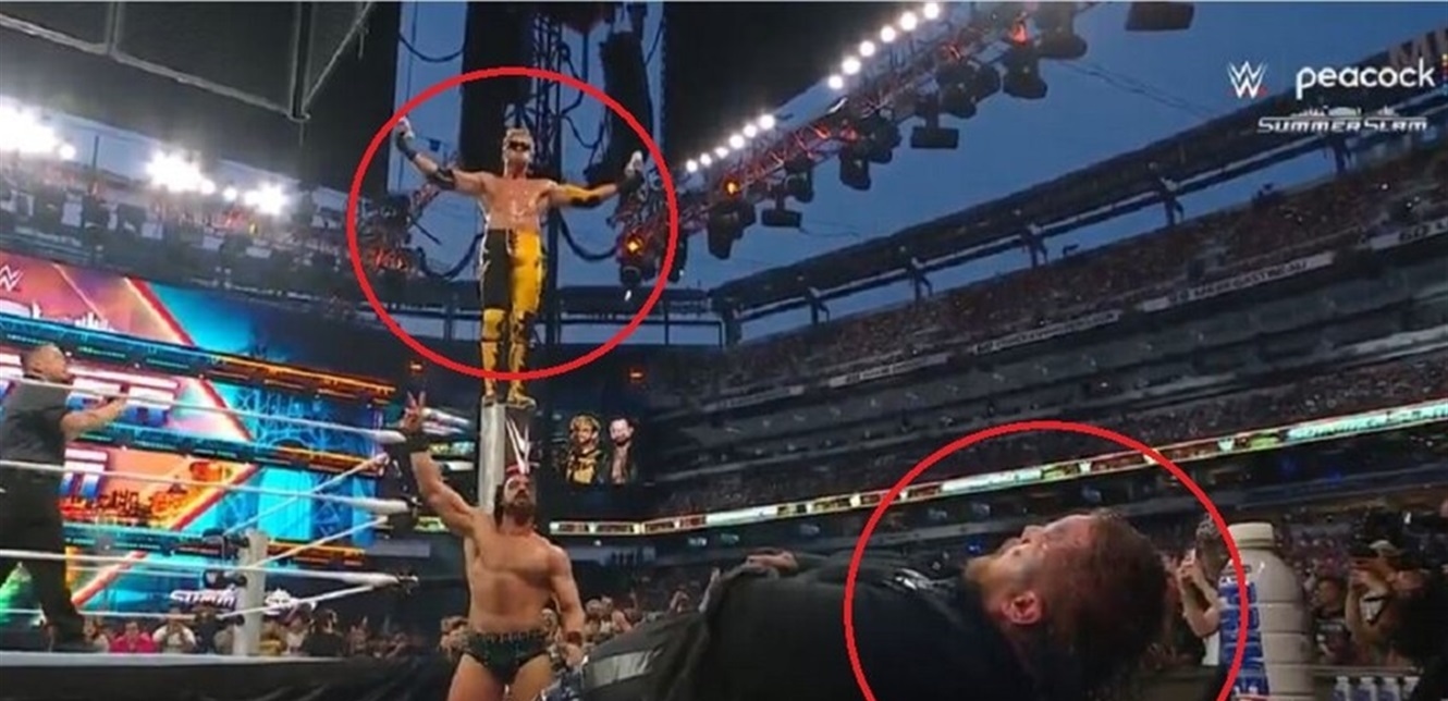 لوغان بول يسرق الأضواء بقفزة مذهلة في WWE SummerSlam
