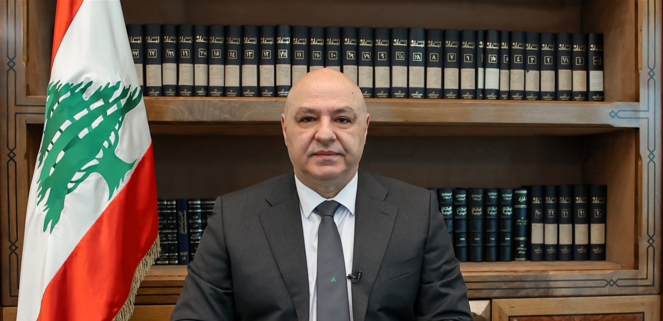 مسؤول خليجي سابق ينصح عون بالتأنّي في ملفّ السلاح