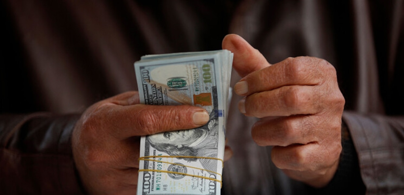 من لبنان إلى سوريا.. دولارات لـ"هؤلاء"!