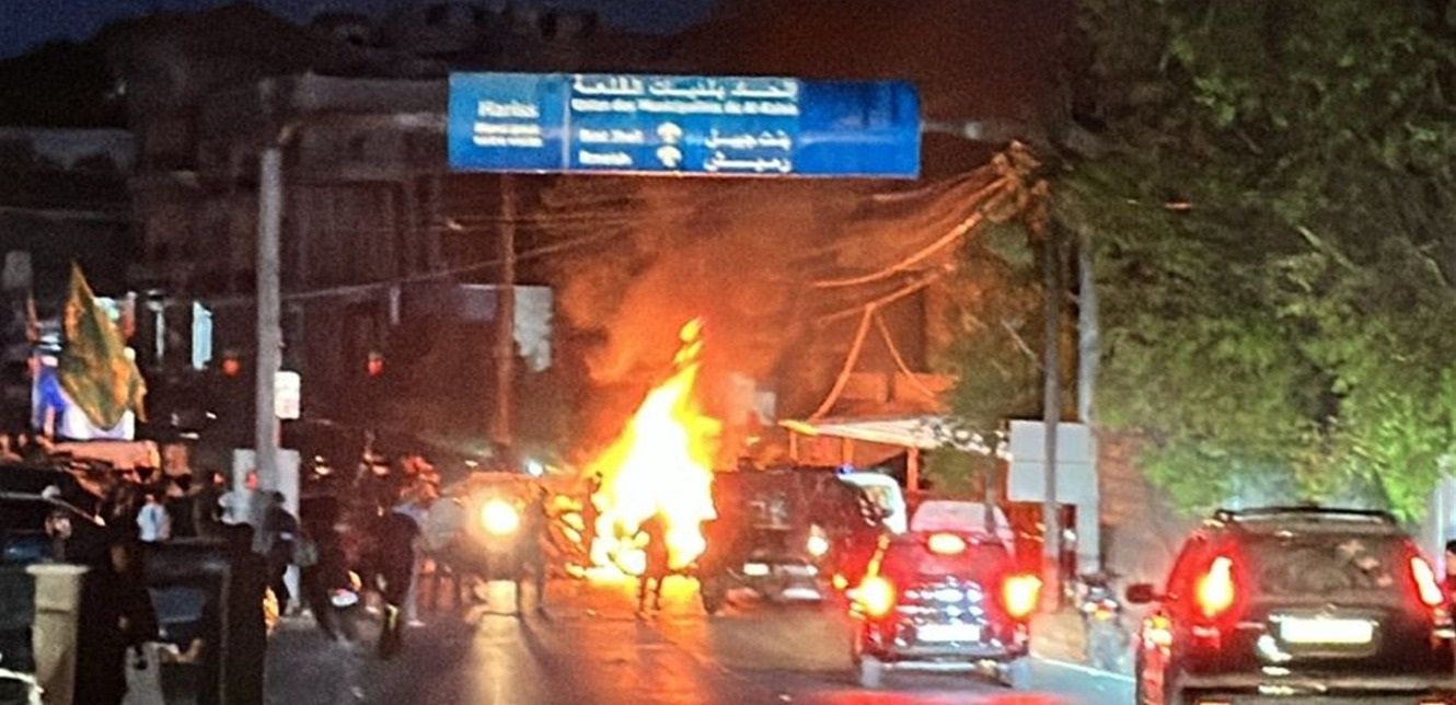 بالصورة.. غارة إسرائيلية تستهدف سيارة في الجنوب