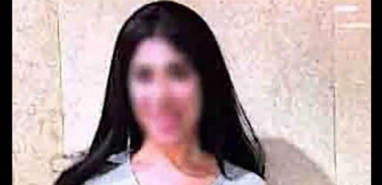فضيحة من العيار الثقيل.. اعتقال راقصة شهيرة بسبب ملابسها الخادشة وايحاءات مُنافية للآداب! (صورة)