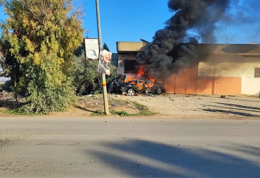 بالفيديو والصور: غارة على سيارة في الهرمل