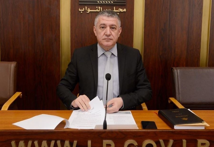 ردًا على "ما يسمى وزير الدفاع السوري"... نائب "التيار": حرر أرضك أولًا!