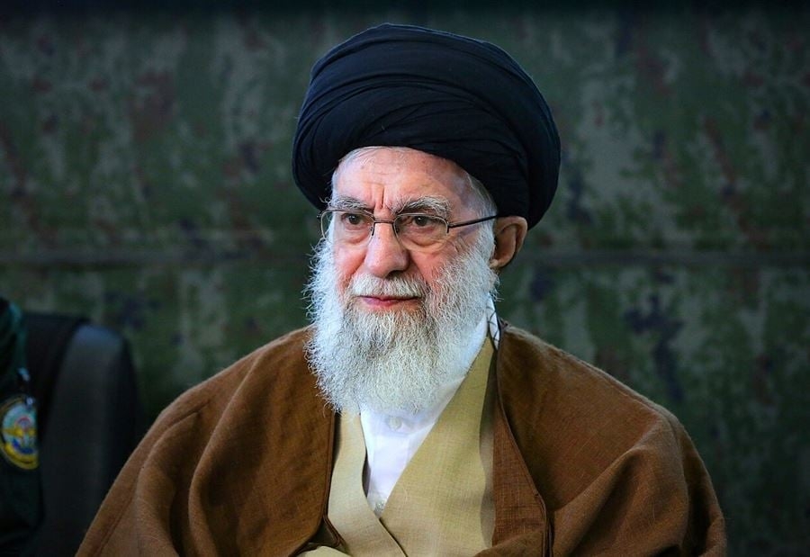 تدخل "استثنائي" لقادة الحرس الثوري... فتوى للخامنئي "تثير البلبلة"!