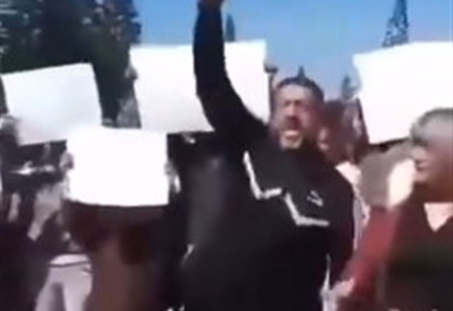 قائد سابق في جيش الأسد يلجأ إلى الروس! (فيديو)