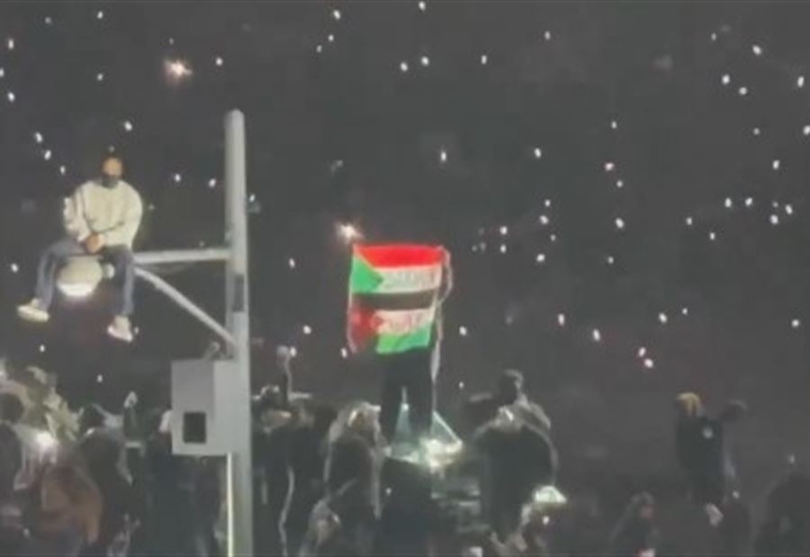 احتجاج مفاجئ... بالفيديو: رفع علمي فلسطين والسودان في السوبر بول