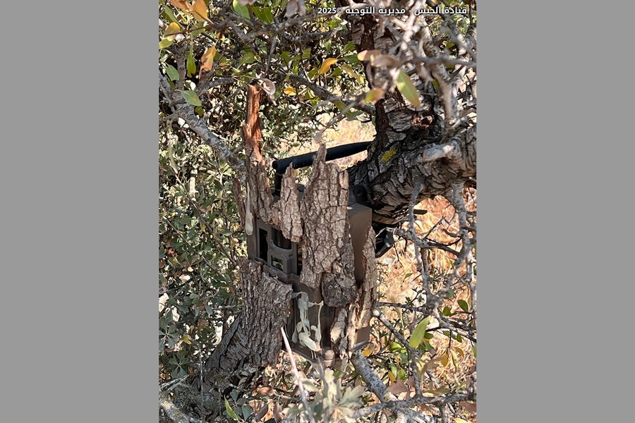 Dismantling an Israeli enemy spying device in Bastra Farm