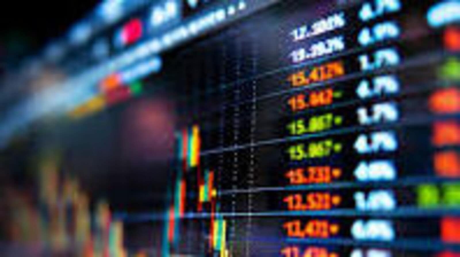 Chinas yuan edges lower on dollar strength, weaker fixing