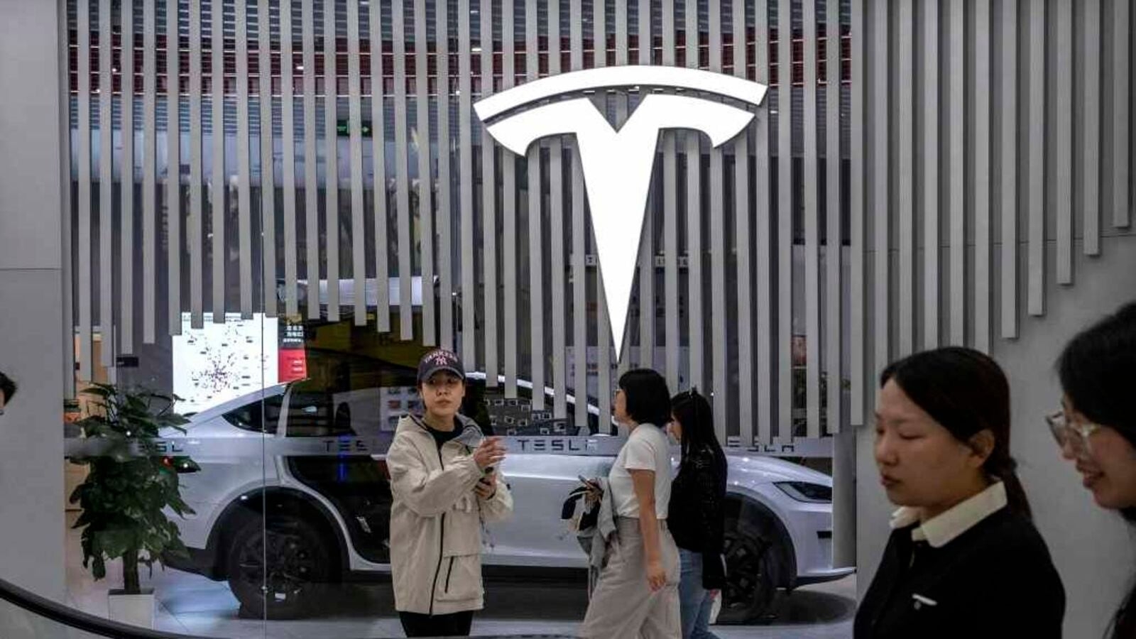 Tesla's 2025 sales started out slow. A new lease deal could change that.