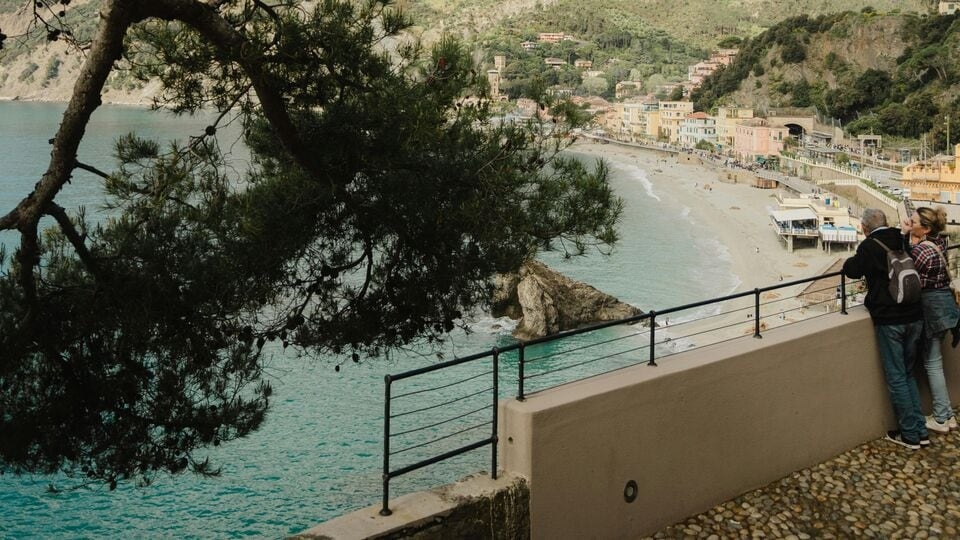 SHORT BREAKS WITH FULL HOLIDAY