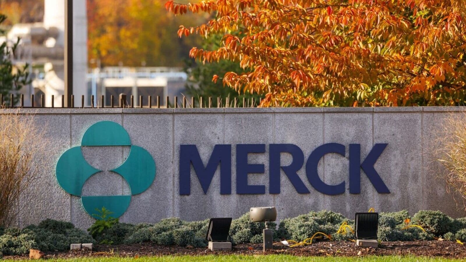 Merck to spend $1 billion on new factory to make US supplies of blockbuster drug