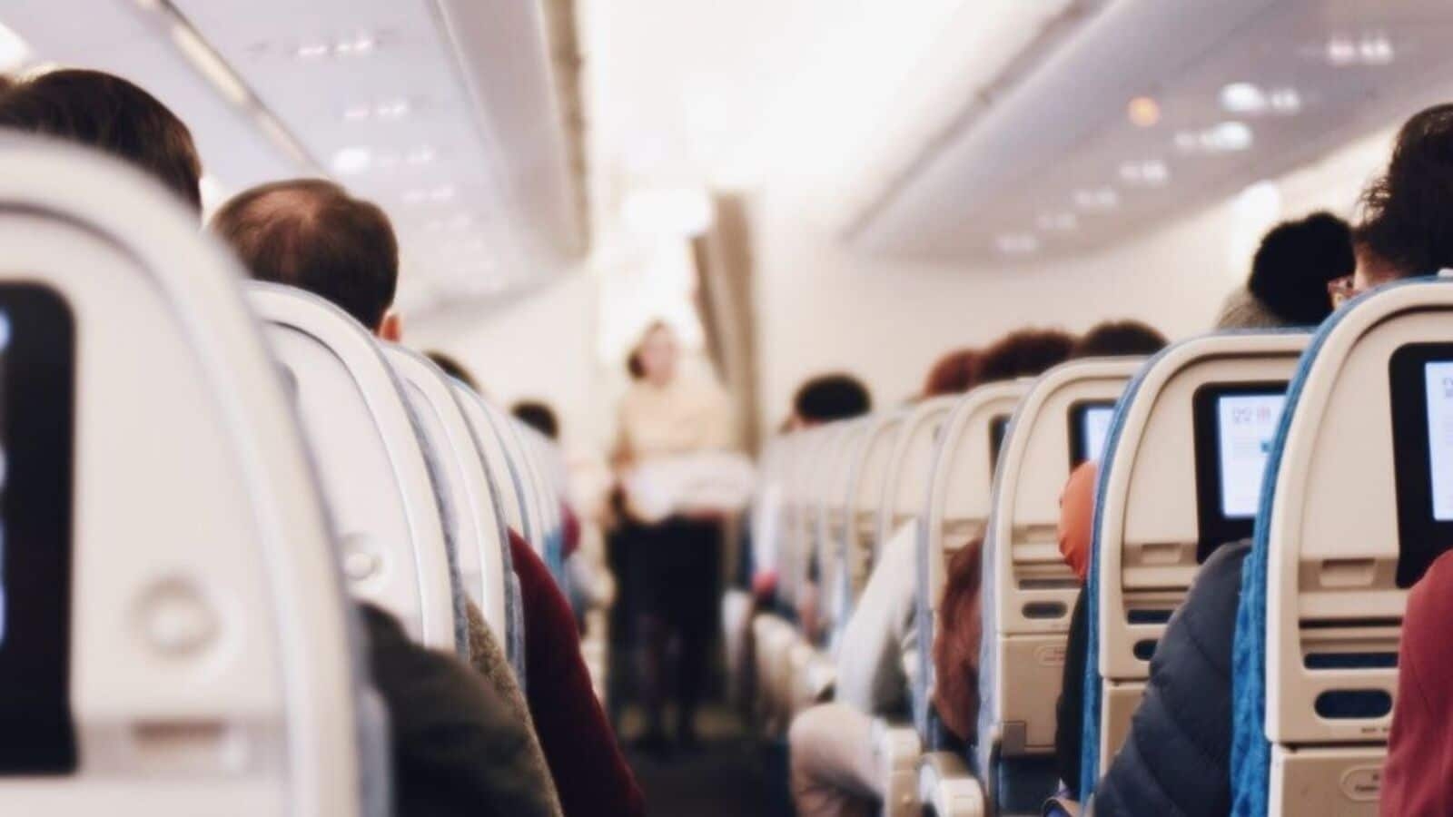 Shocking video! American Airlines passenger attempts to enter cockpit, knocked to ground