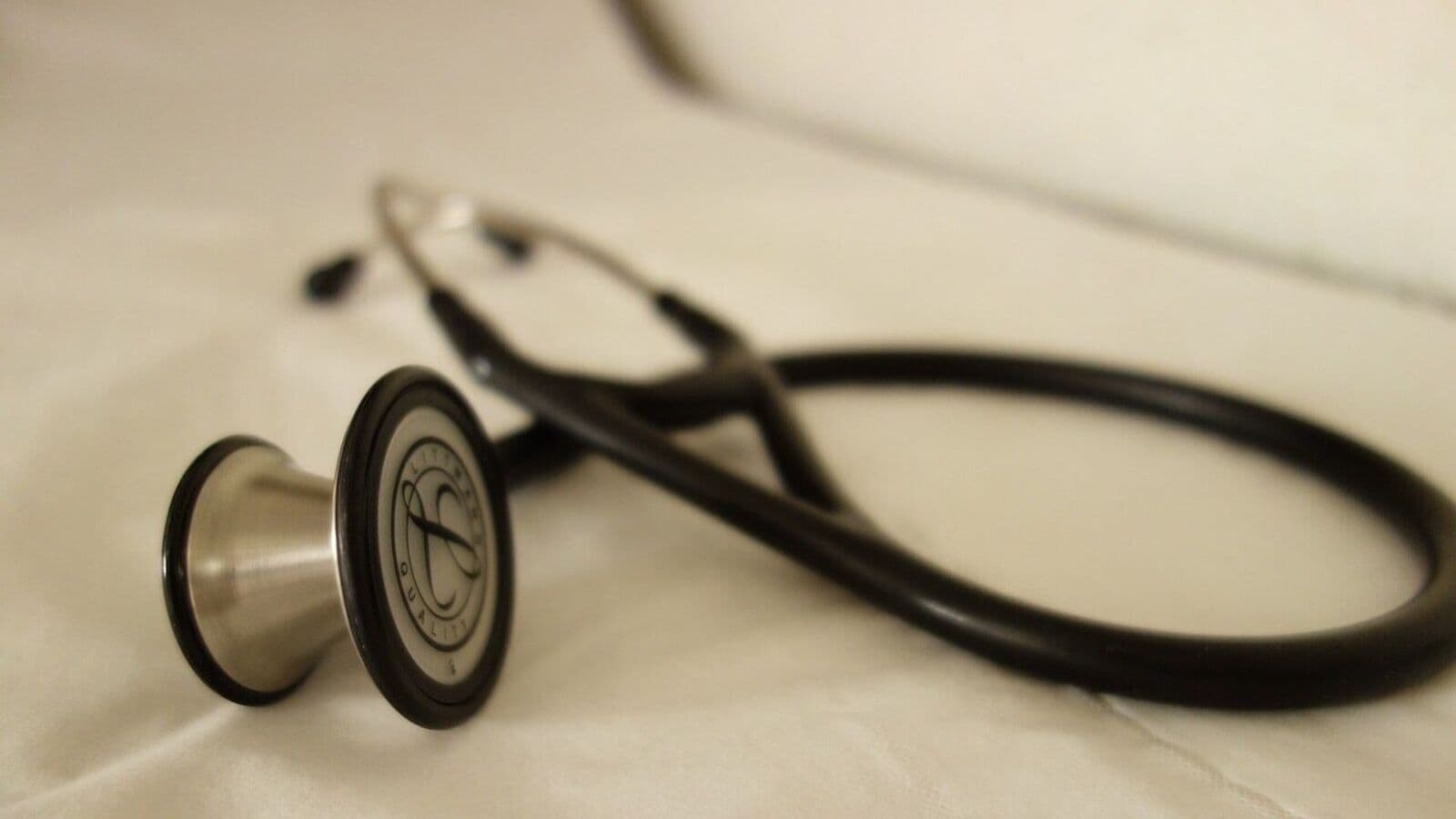 Doctor saves accident victim with badminton racquet, gets praised on social media for his ‘instinct'