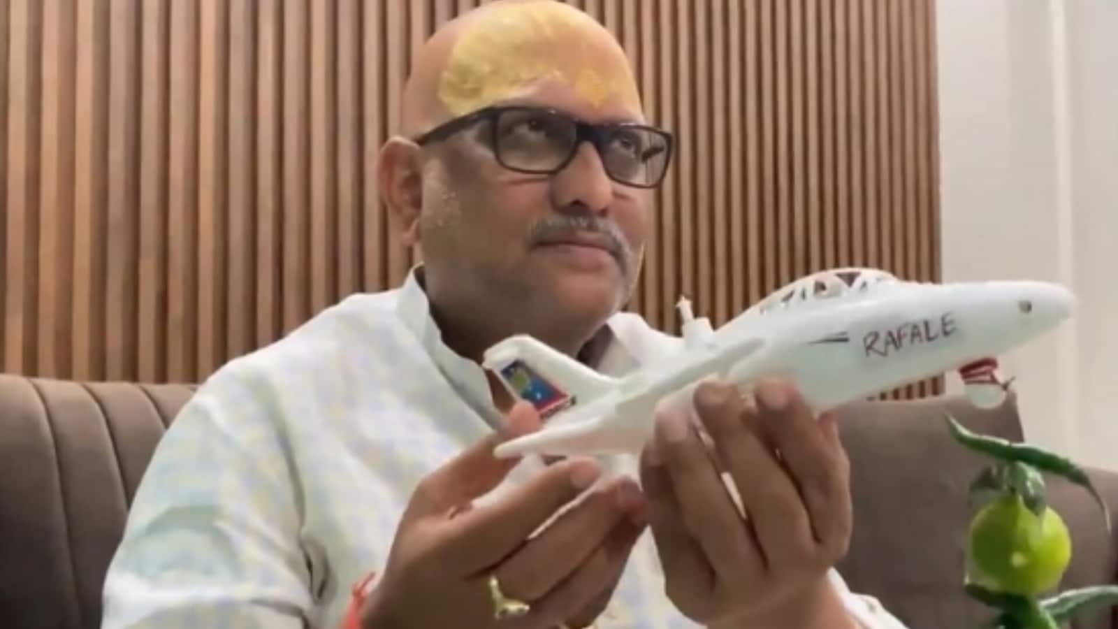 'Pakistan ko kehna bhaijan': Ajay Rai's ‘nimbu-mirchi on Rafale' remark fumes BJP, others on social media
