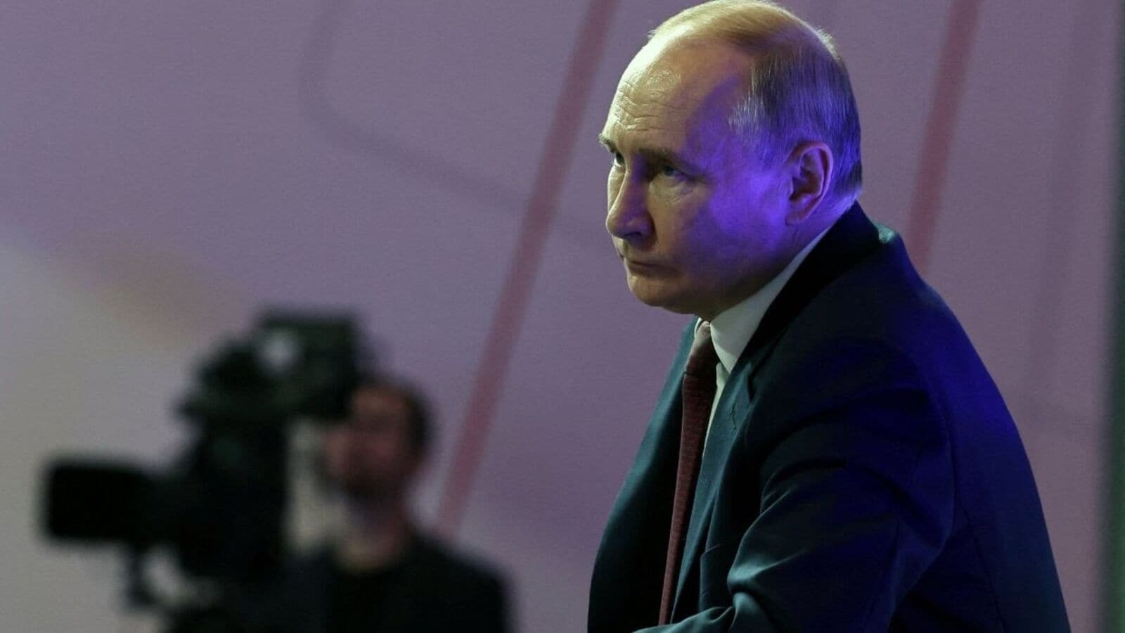 How Putin keeps Russia's battle-hardened veterans on his side