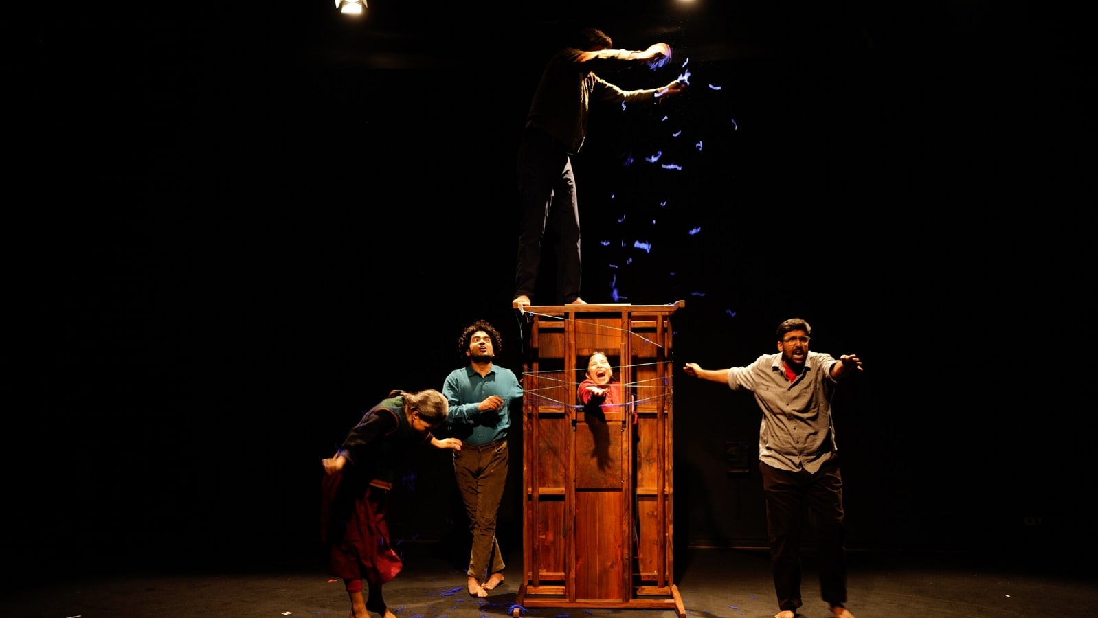 ‘Mezok': A play featuring six actors and a shapeshifting table
