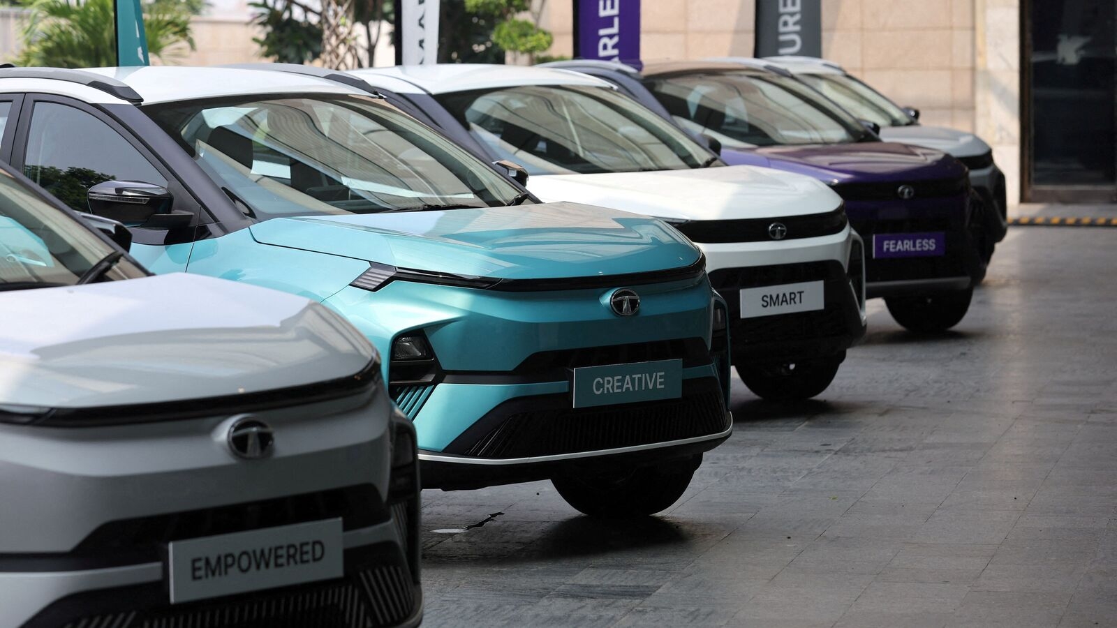 Tata Motors Q4 Results LIVE Updates: Net profit likely to fall, revenue seen flat; JLR margins, dividend in focus