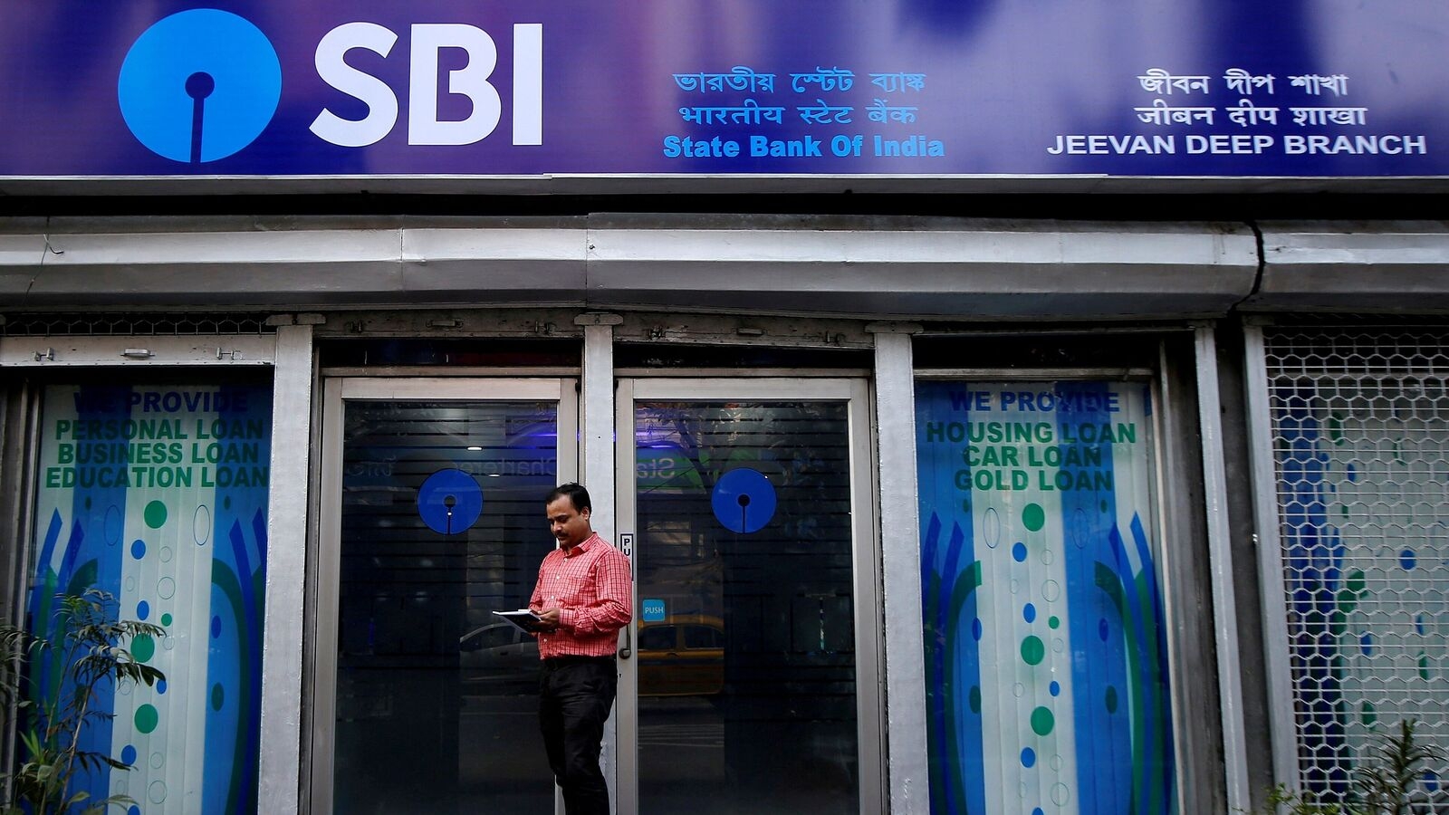 SBI fundraising: India's largest PSB approves raising long-term funds up to $3 billion in FY26; Check details