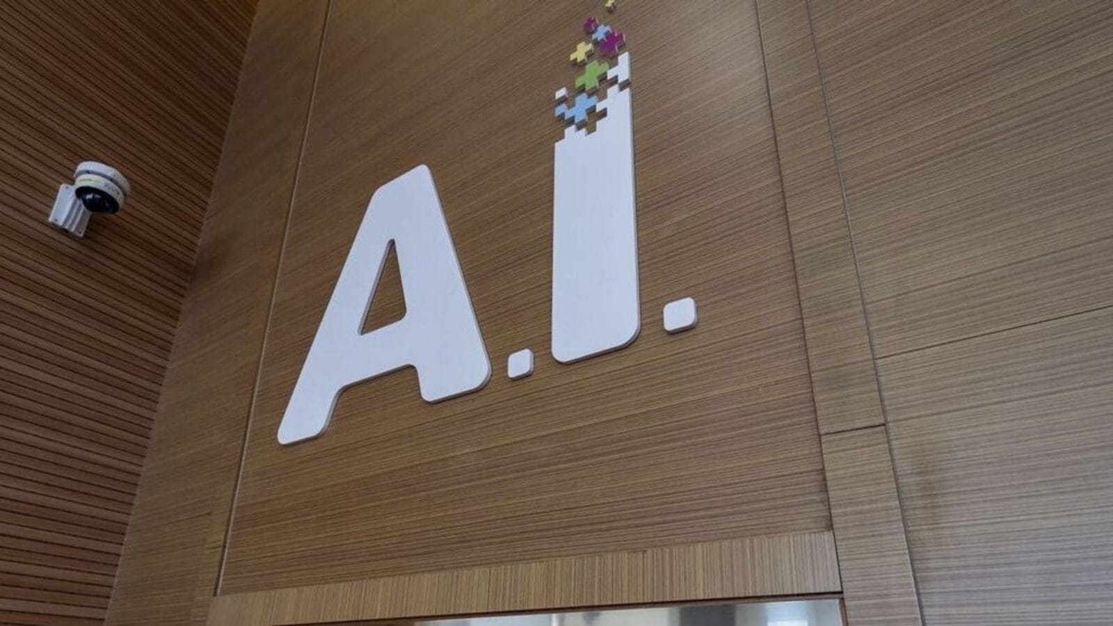 'AI can't be your friend and pretending so is dangerous': LinkedIn co-founder Reid Hoffman