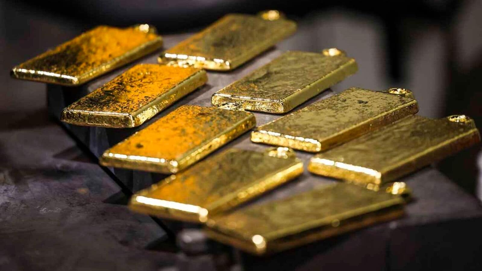 Gold price outlook: Will yellow metal rise amid dollar-driven volatility? Experts weigh in