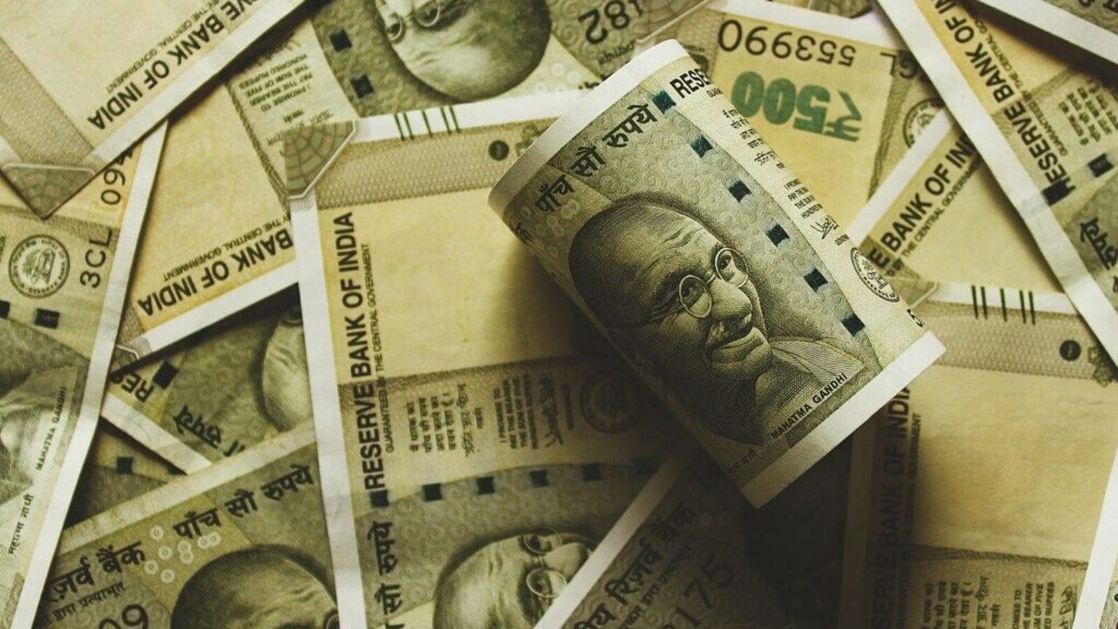 Top personal loan offers for government employees in India – June 2025 rates compared