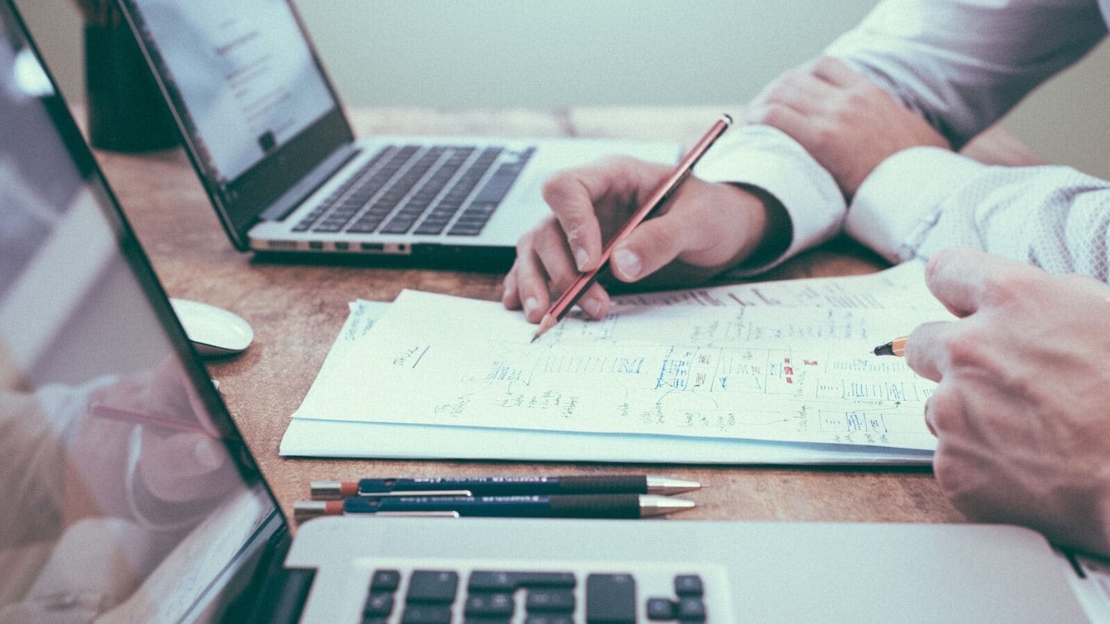 Does an NRI providing consultancy to Indian firms need to file income tax return?