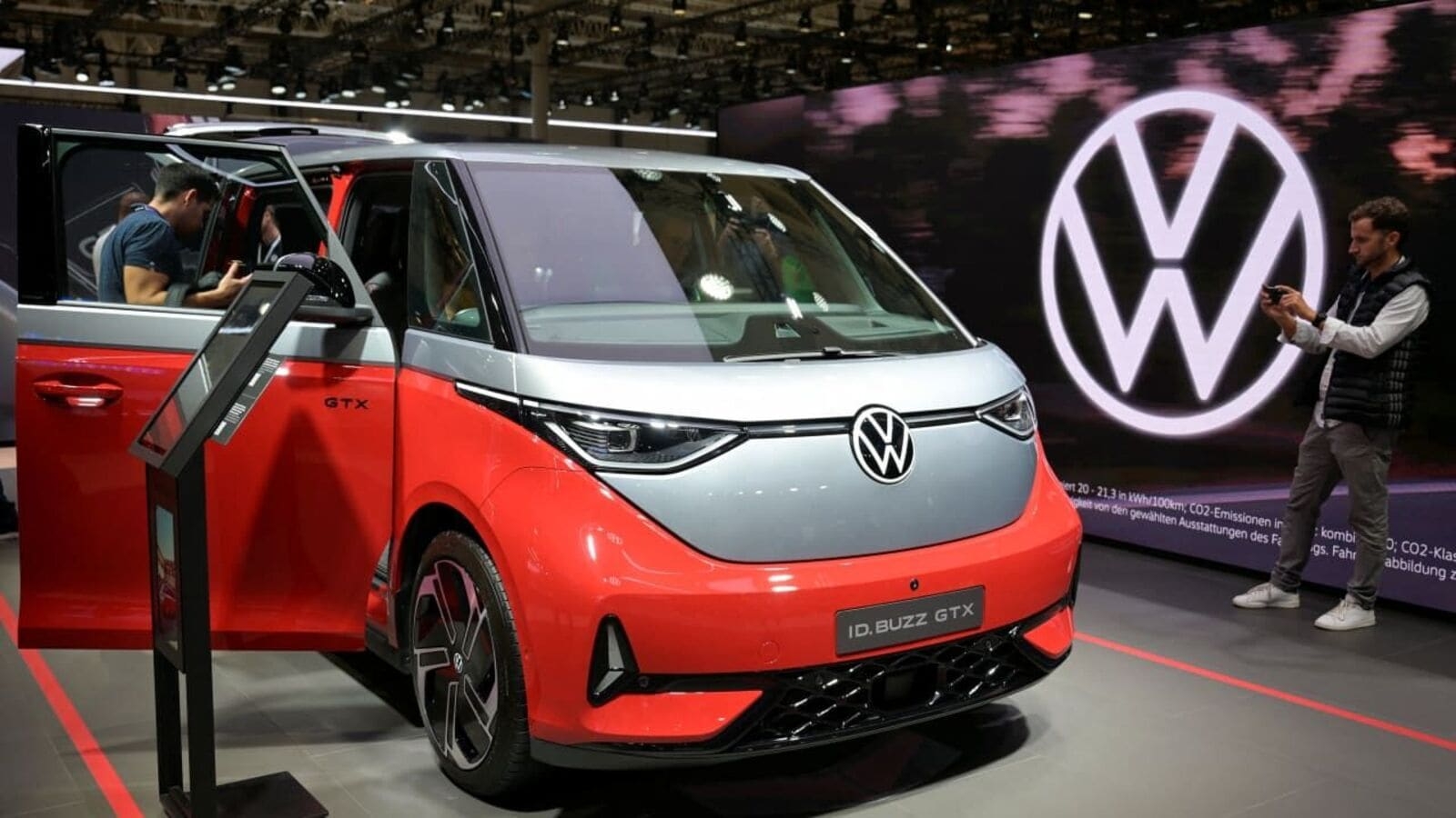 Volkswagen layoffs: Automaker's plan to cut 35,000 jobs on track, 20,000 agree to end contracts early