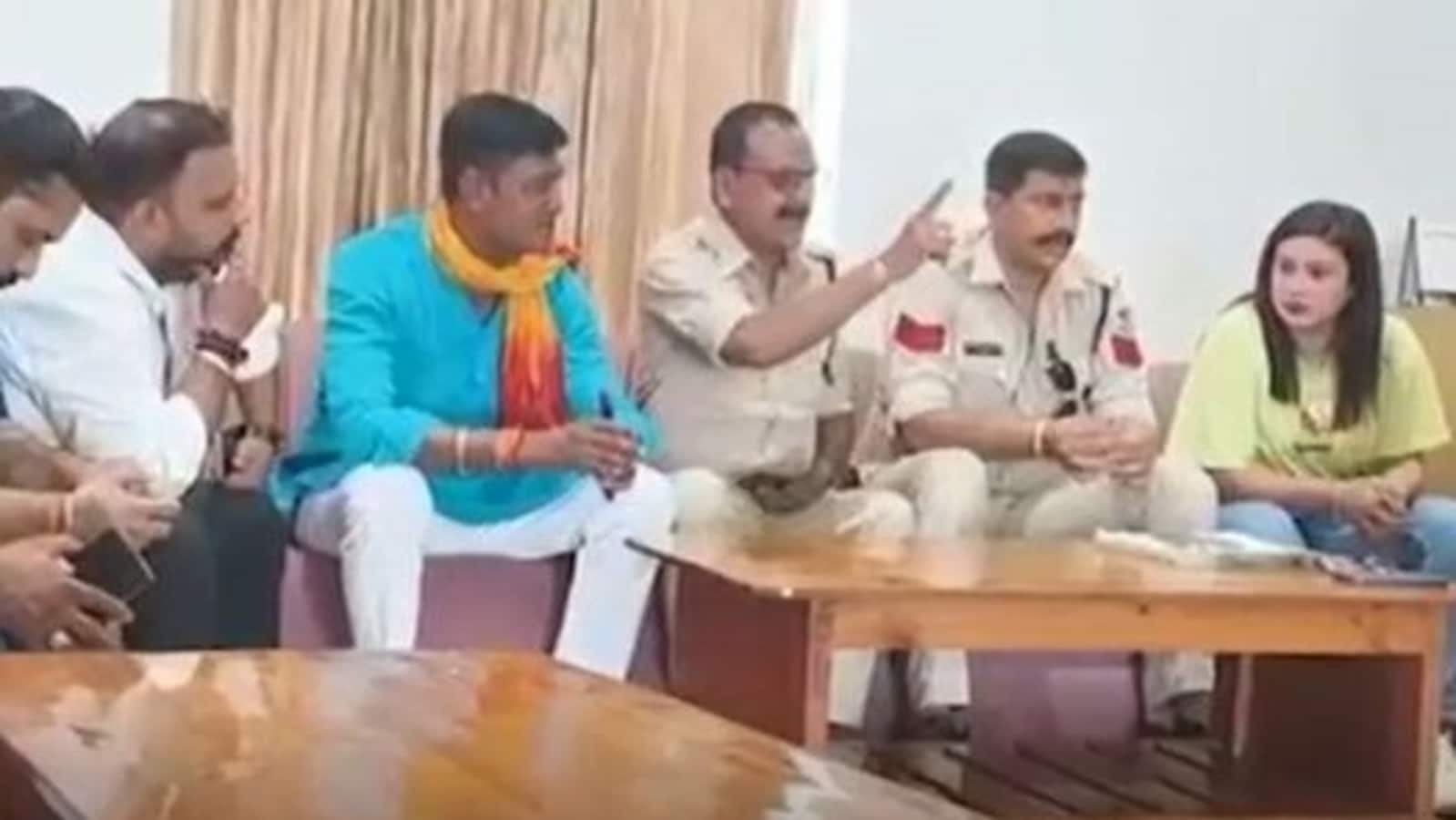Madhya Pradesh: Cop caught on video asking gym to bar entry of Muslims; removed from field duty