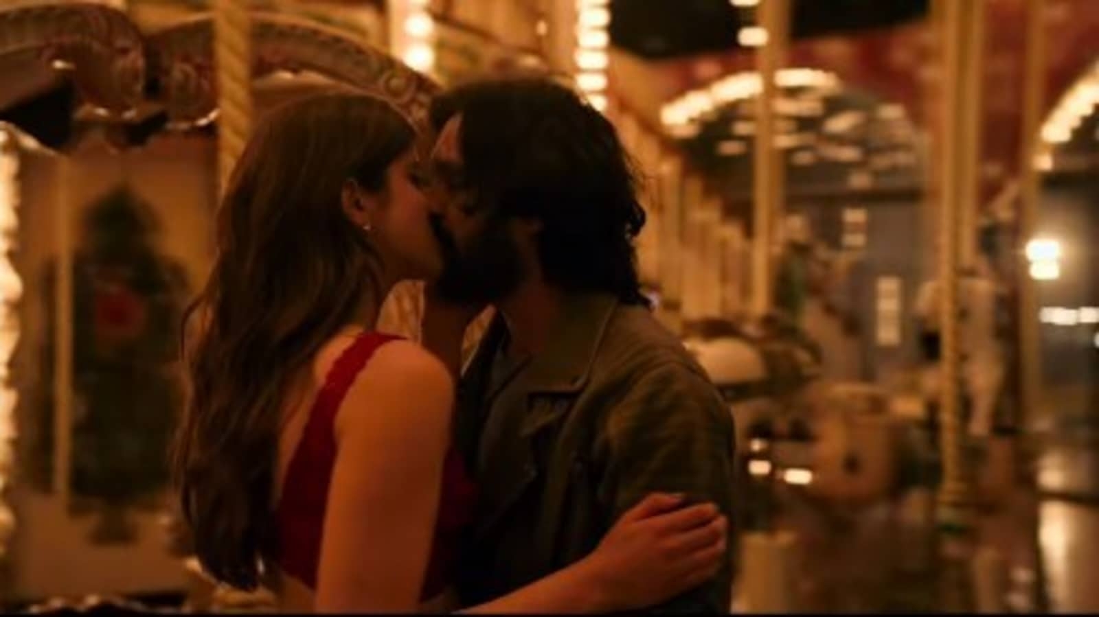 Aankhon Ki Gustaakhiyan teaser: Shanaya Kapoor and Vikrant Massey share sweet kiss, set out to prove ‘love is blind'