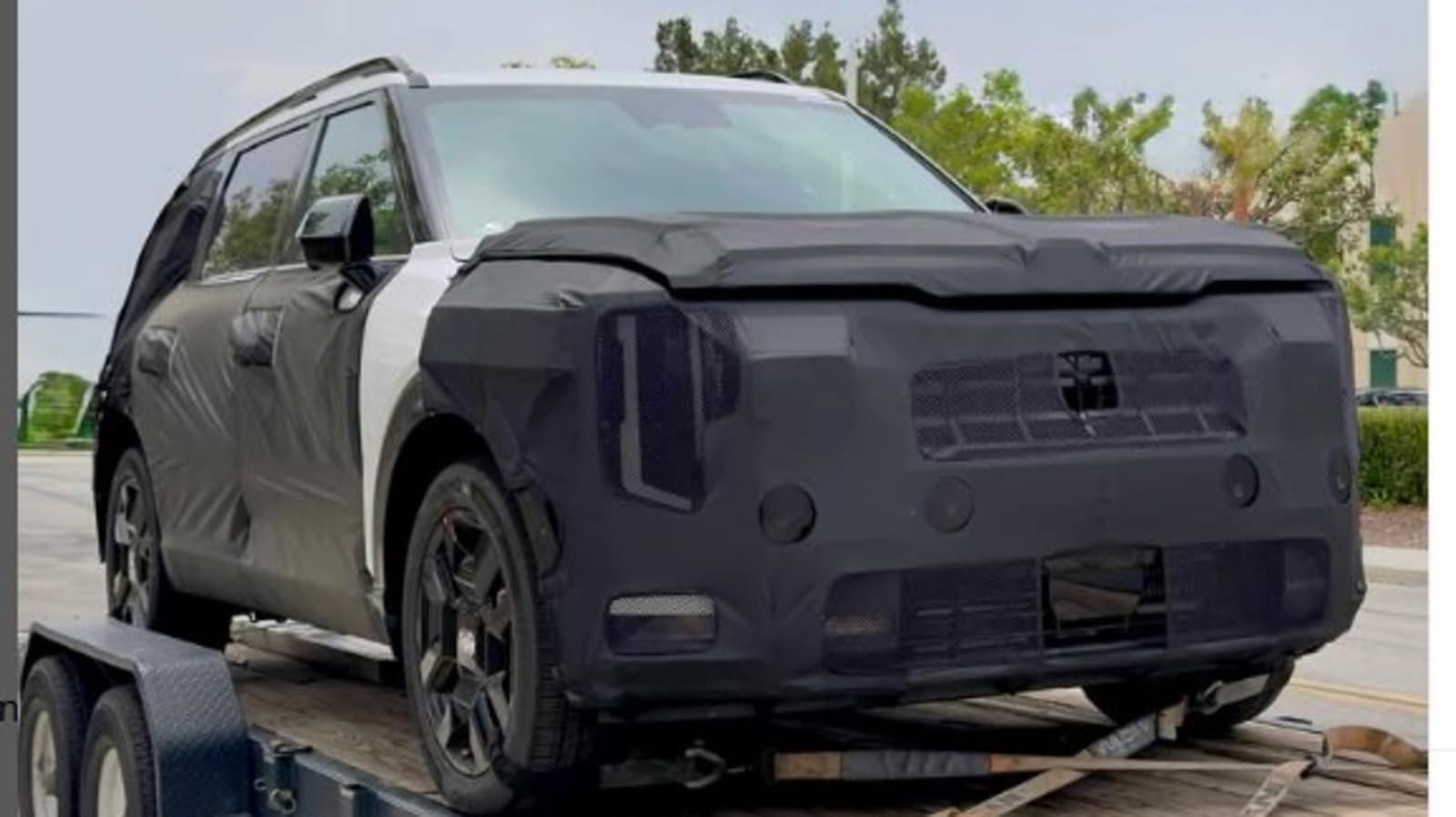 Is Kia working on Seltos EV? Spy shots hint at a radical dual-fascia design: What all to expect