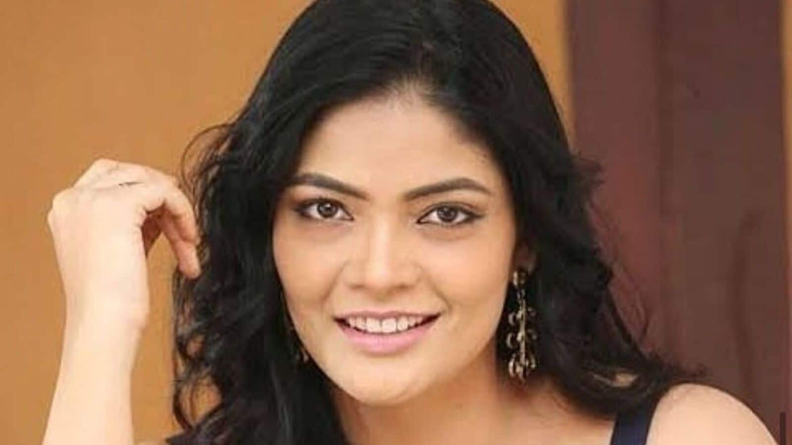 Telugu actor Kalpika Ganesh booked for misbehaving at Hyderabad Pub – A look at her career, movies