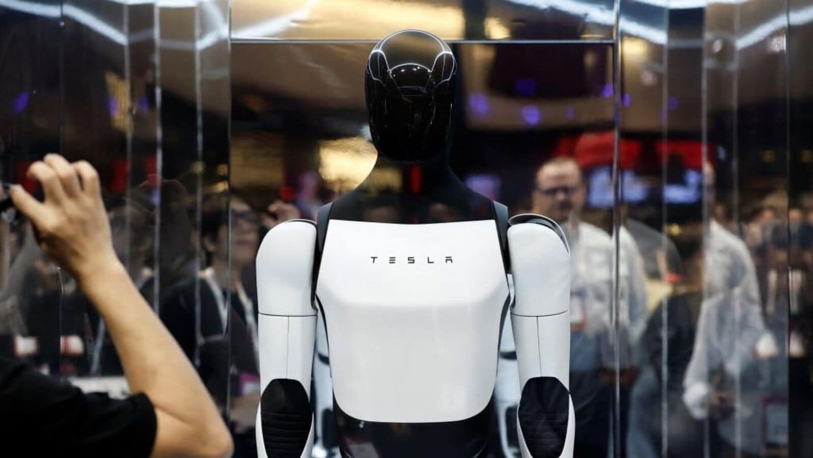 How Elon Musk is reinventing Tesla's strategy