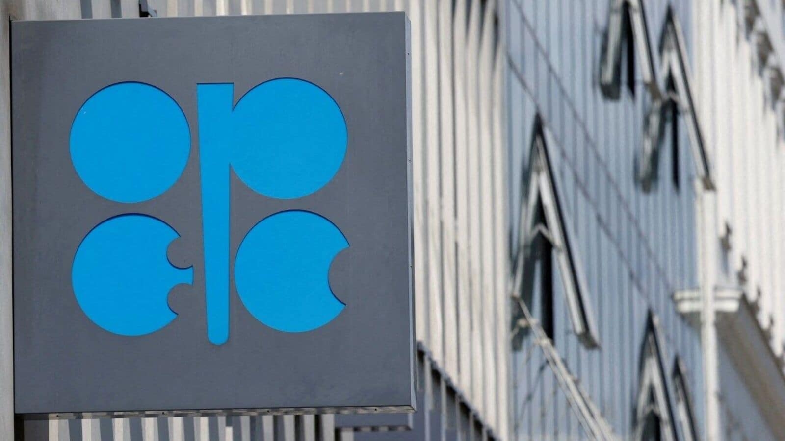 OPEC sees lower supply growth from rivals, keeps demand outlook steady