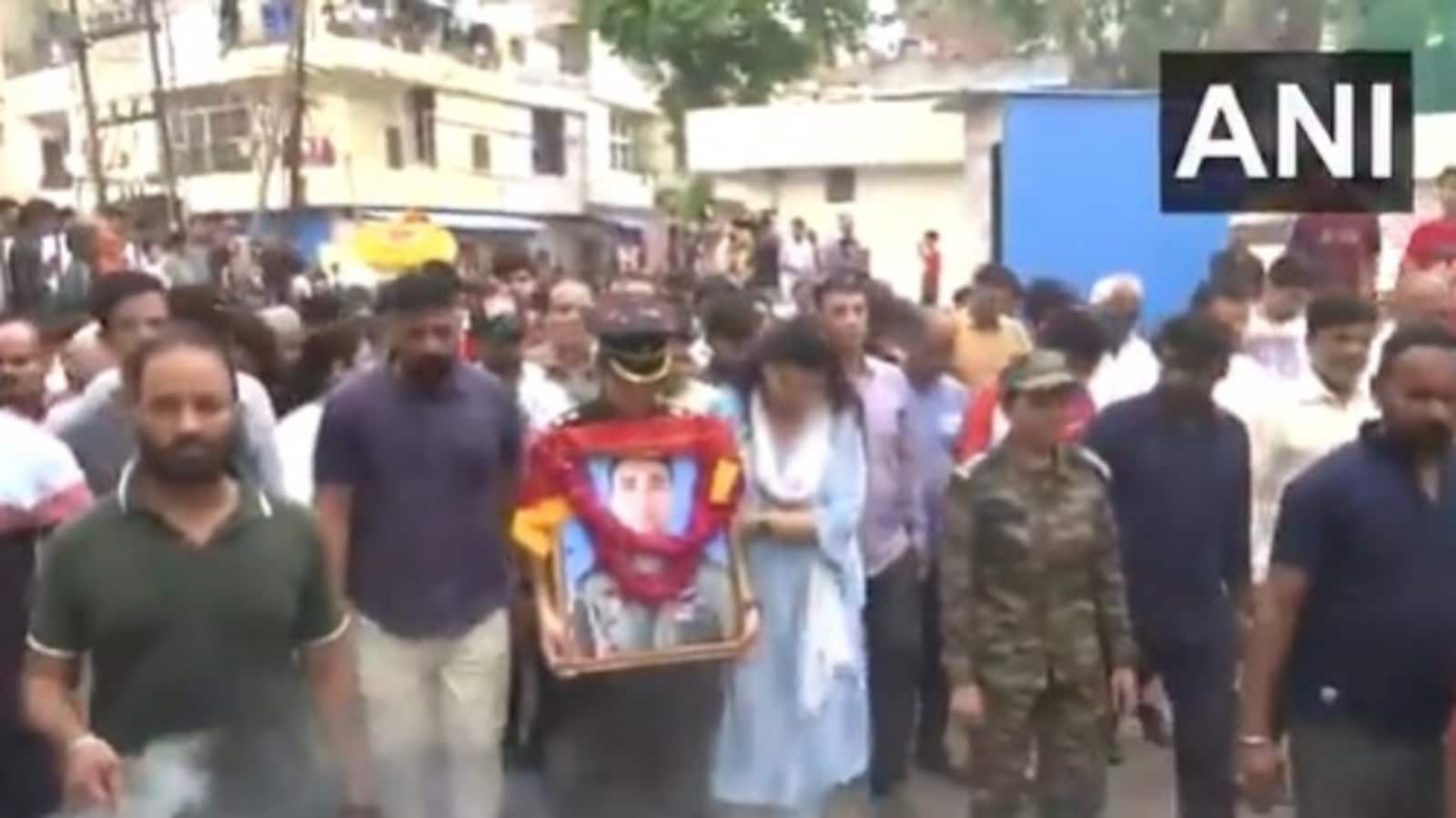 Uttarakhand helicopter crash: Retired Lt Colonel Rajveer Singh Chauhan's wife bids teary farewell to her husband