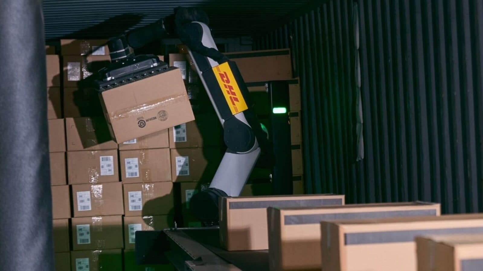 The Holy Grail of automation: Now a robot can unload a truck