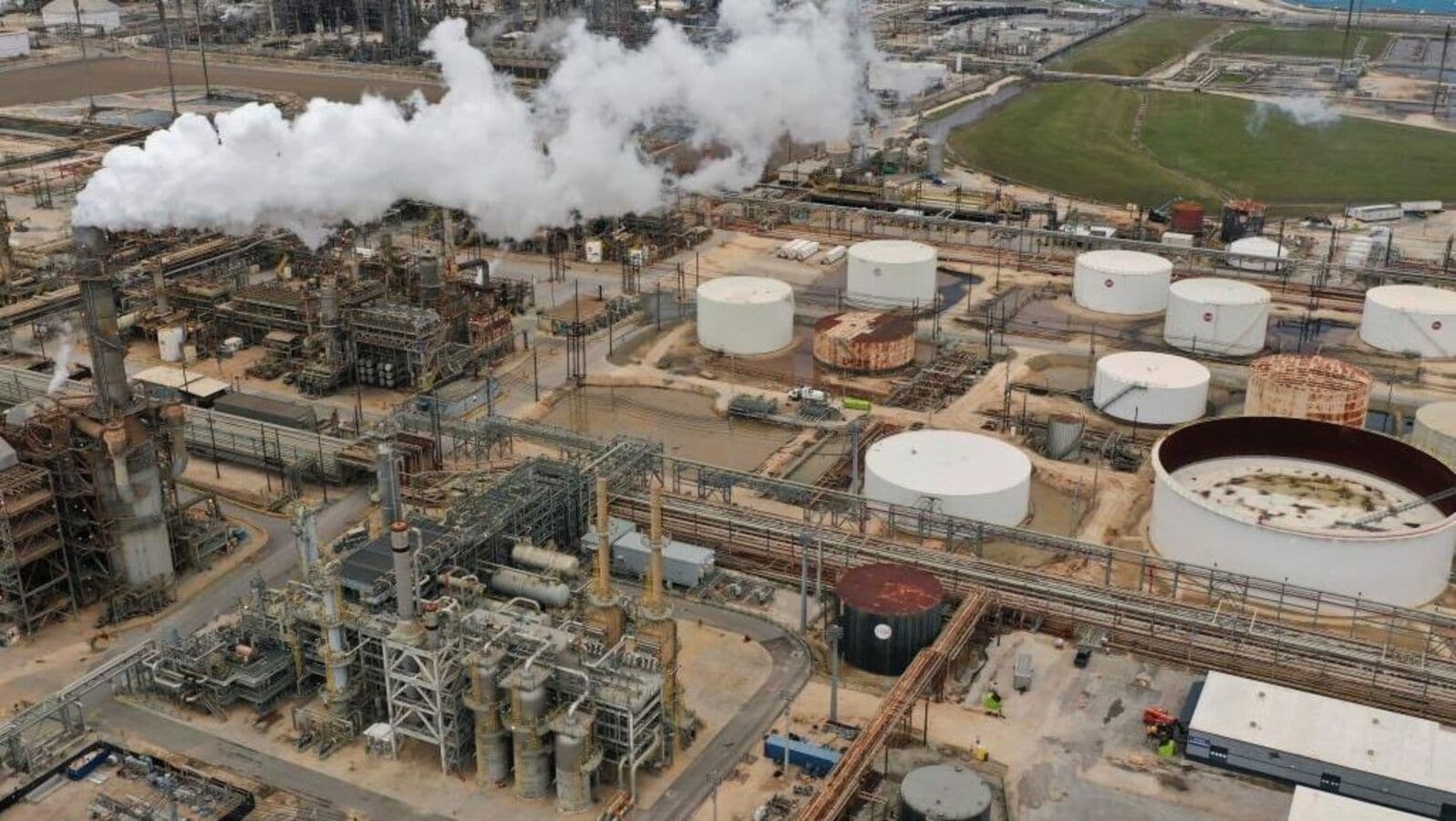 Trump goes to bat for big oil on climate rules in EU trade talks