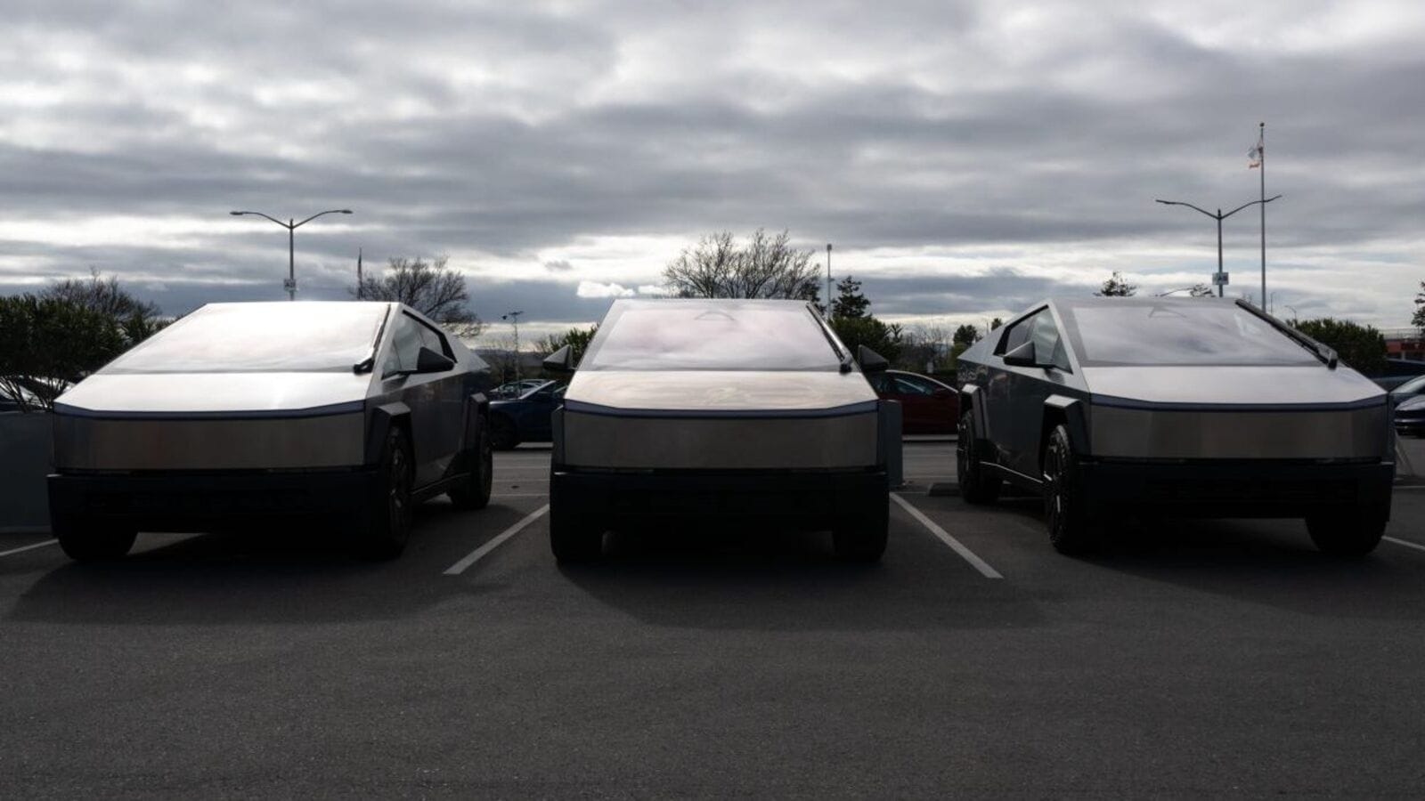 Tesla is in disarray. Musk has already moved beyond caring about cars.