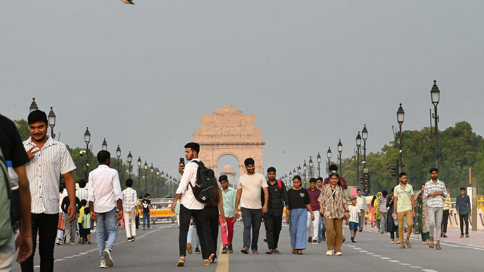 Delhi-NCR sees sudden change in weather, fresh spells of rain likely; Maharashtra, 12 more states on IMD's orange alert