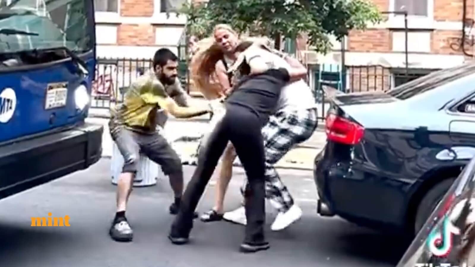 Viral Video: Mother-daughter's brawl with young girl infuriates social media, ‘Just be ashamed of yourselves'