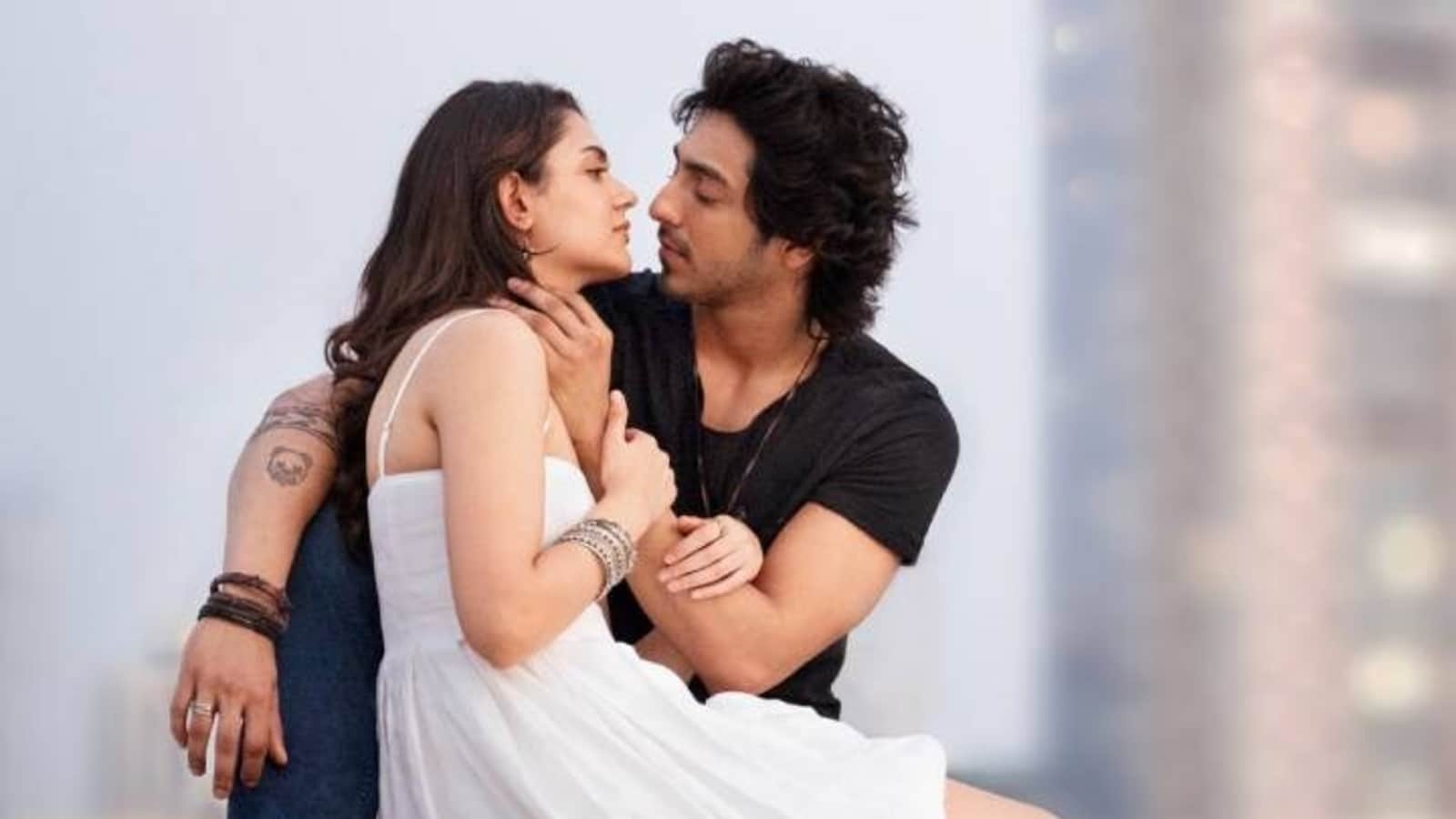 Saiyaara Box Office Collection Day 1: Ahaan Pandey's debut film to hit ₹15 crore, sees massive turnout in theatres