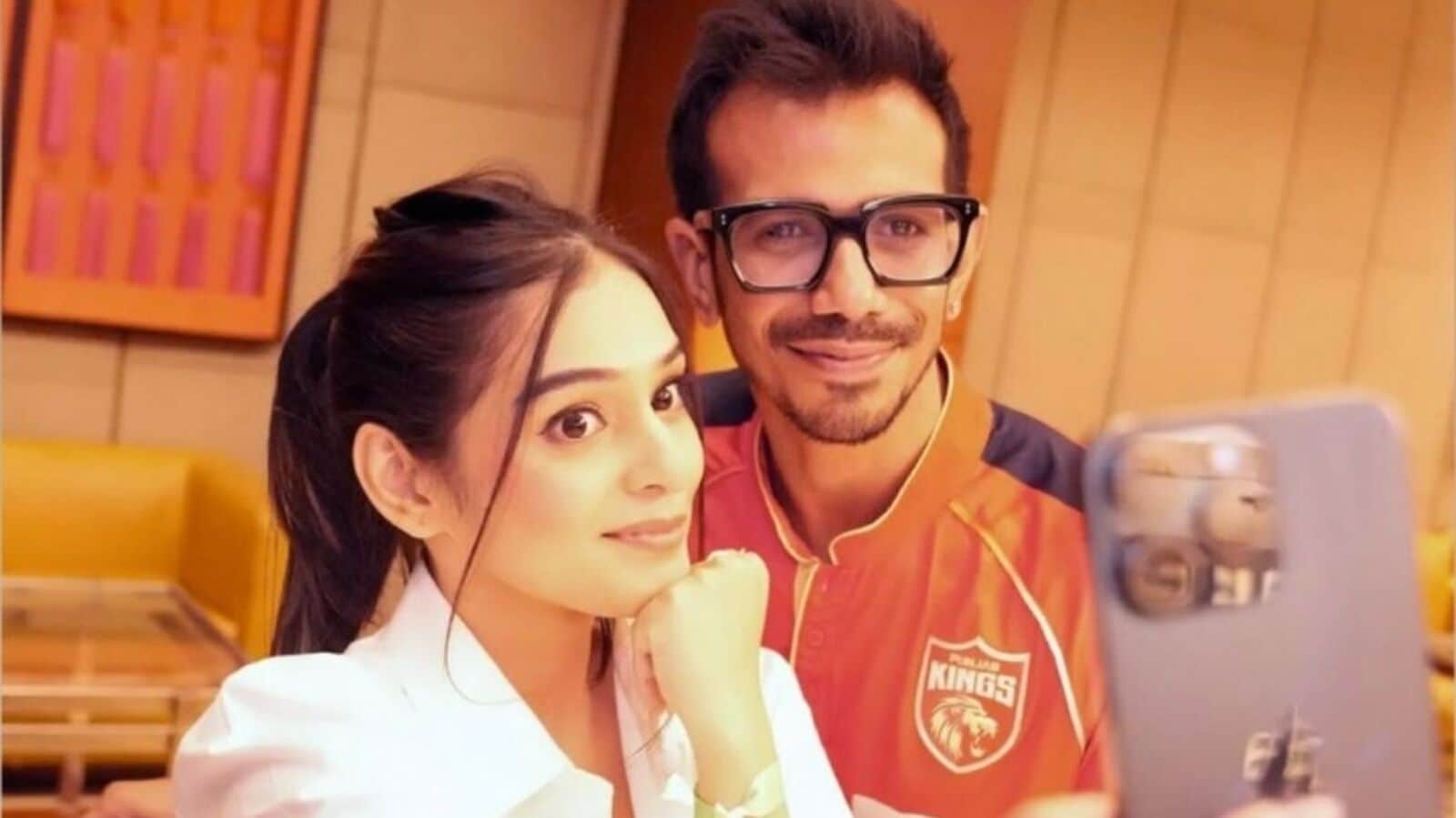 RJ Mahvash shares video of Yuzvendra Chahal's birthday celebration, says ‘iPhone waale party ke photos bhej nahi rahe'