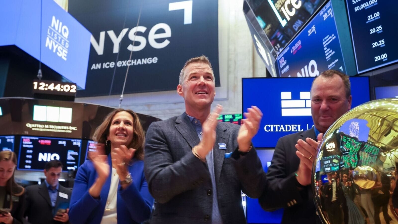 Investors are flocking to the stock market's discount rack