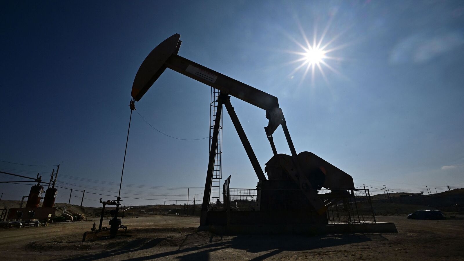 Oil refiners don't see supply risk even as Trump targets Russian crude